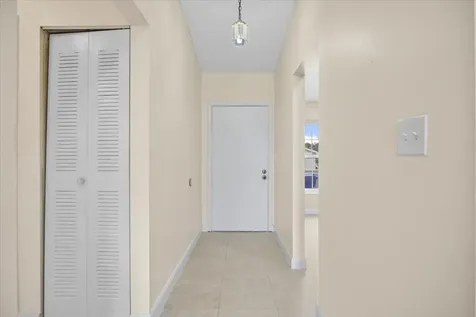 5540 S Lakewood Circle Circle S Margate FL 33063