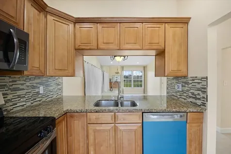 5540 S Lakewood Circle Circle S Margate FL 33063