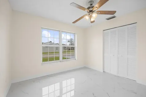 5540 S Lakewood Circle Circle S Margate FL 33063
