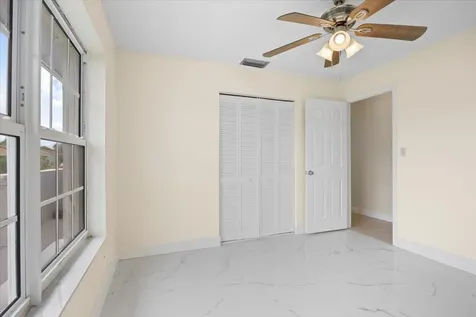 5540 S Lakewood Circle Circle S Margate FL 33063