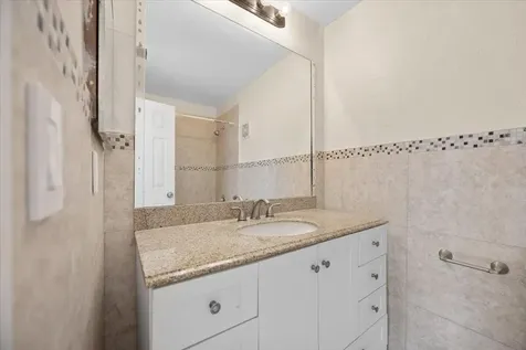 5540 S Lakewood Circle Circle S Margate FL 33063