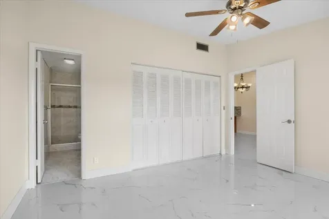 5540 S Lakewood Circle Circle S Margate FL 33063