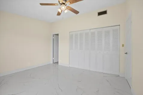 5540 S Lakewood Circle Circle S Margate FL 33063