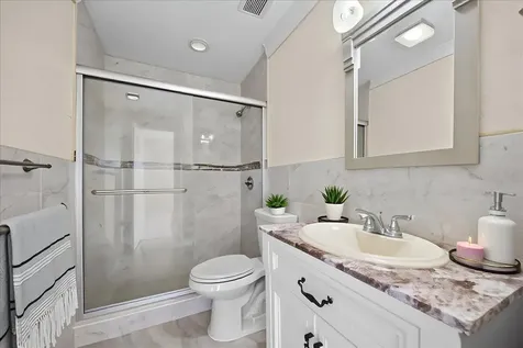 5540 S Lakewood Circle Circle S Margate FL 33063