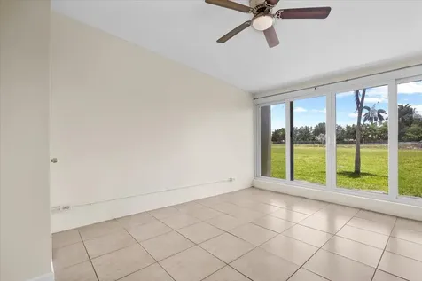 5540 S Lakewood Circle Circle S Margate FL 33063
