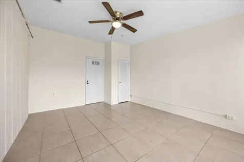 5540 S Lakewood Circle Circle S Margate FL 33063