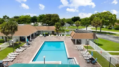 5540 S Lakewood Circle Circle S Margate FL 33063
