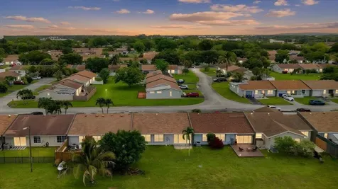 5540 S Lakewood Circle Circle S Margate FL 33063
