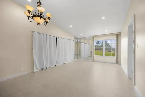 5540 S Lakewood Circle Circle S Margate FL 33063