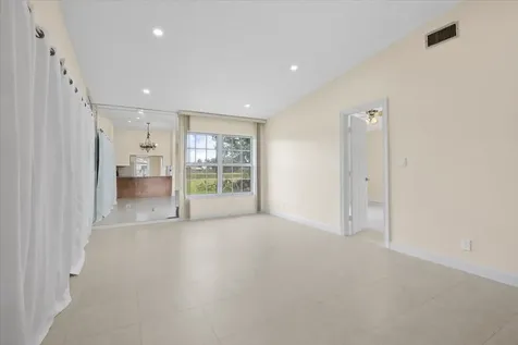 5540 S Lakewood Circle Circle S Margate FL 33063
