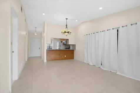 5540 S Lakewood Circle Circle S Margate FL 33063