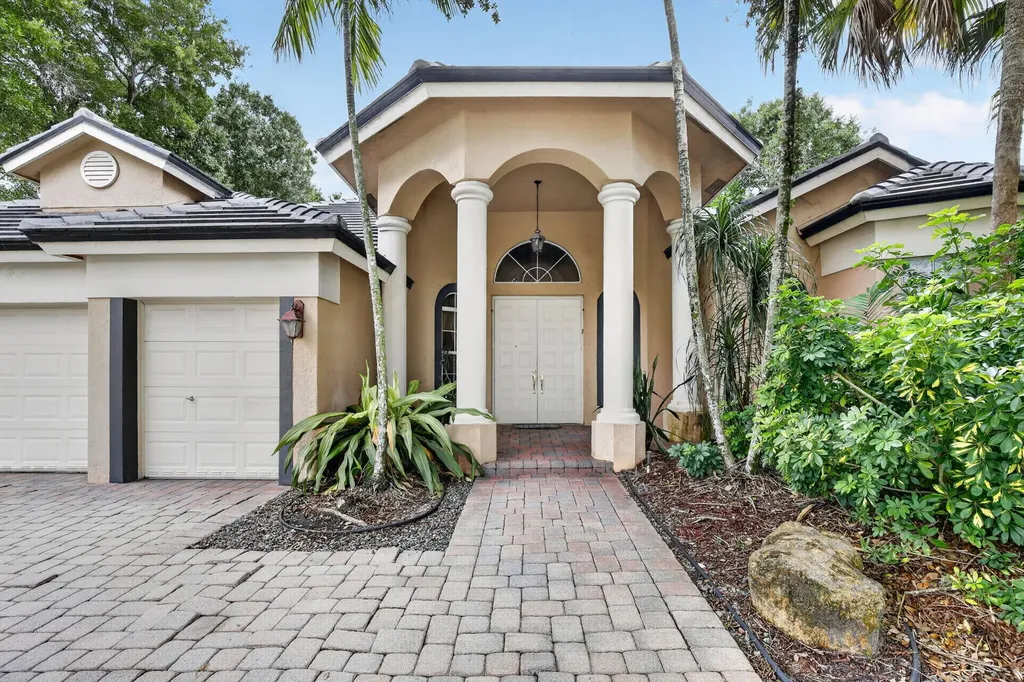 8106 N Savannah Circle Davie FL 33328