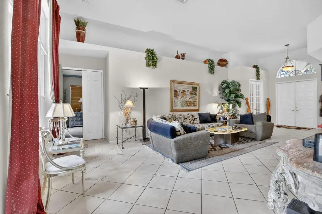 8106 N Savannah Circle Davie FL 33328
