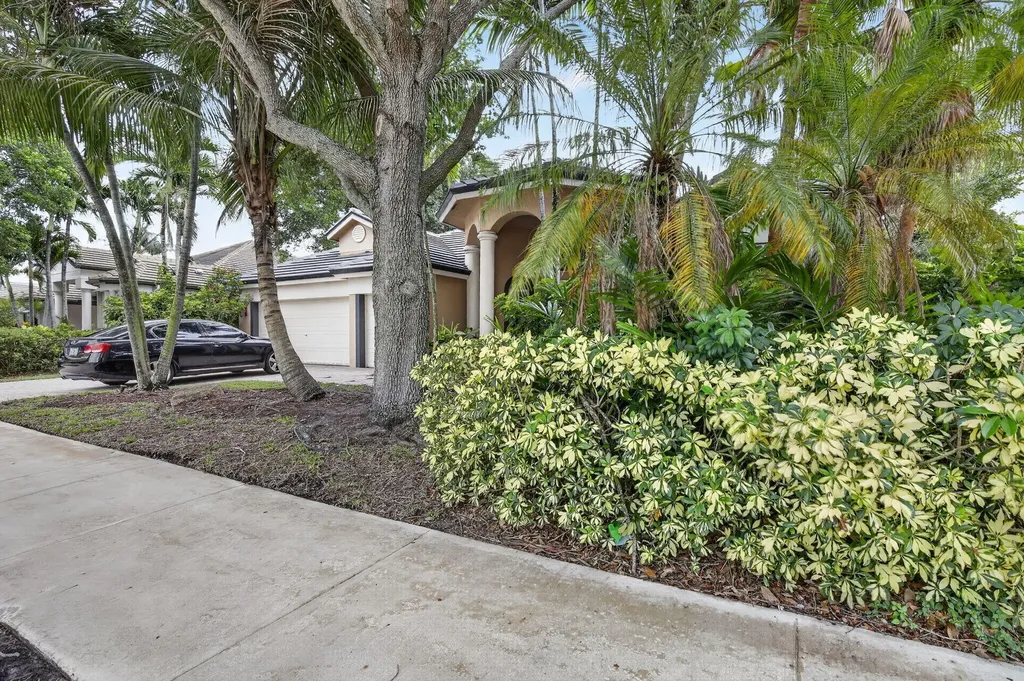 8106 N Savannah Circle Davie FL 33328