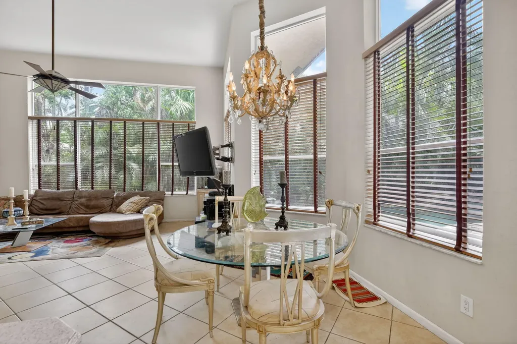 8106 N Savannah Circle Davie FL 33328