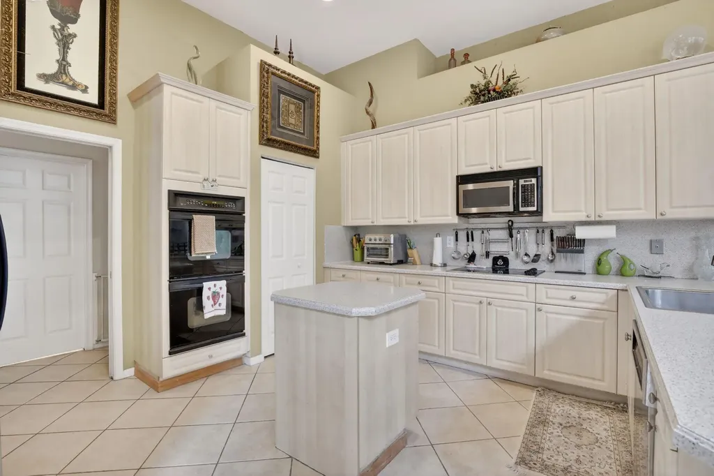 8106 N Savannah Circle Davie FL 33328