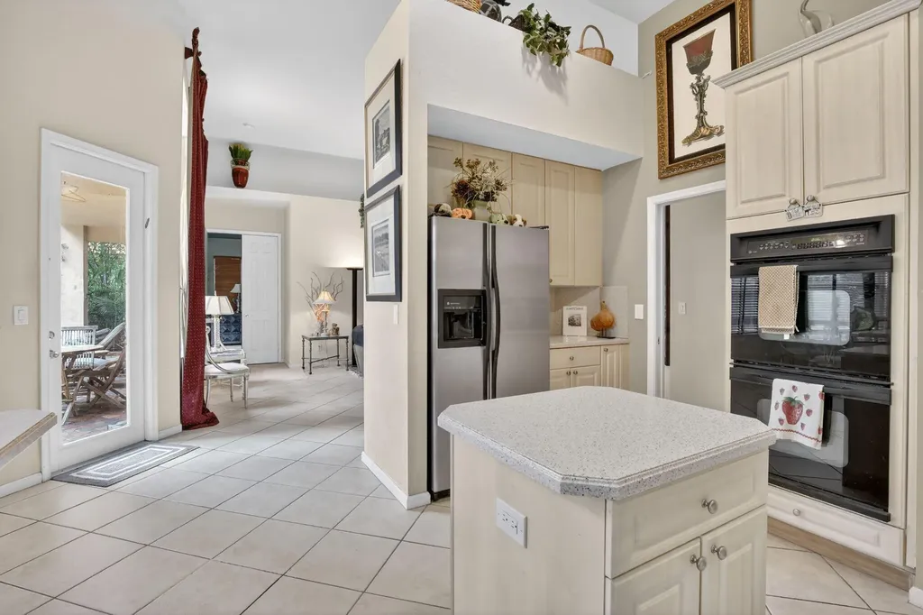 8106 N Savannah Circle Davie FL 33328