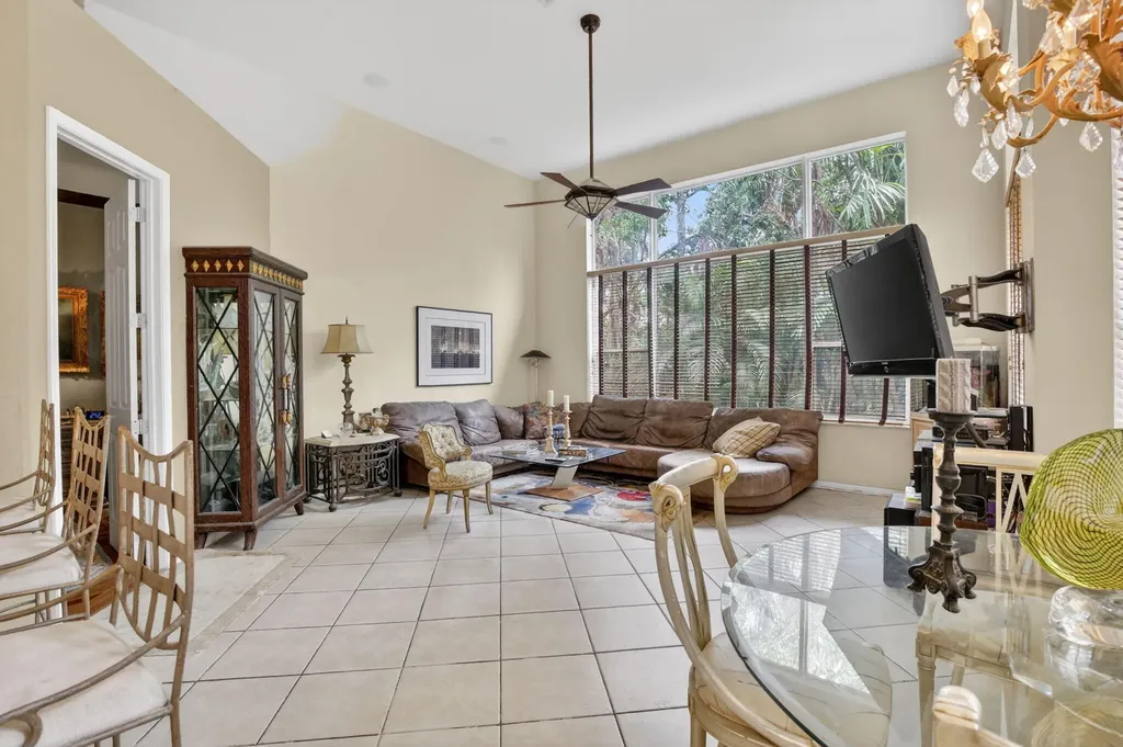8106 N Savannah Circle Davie FL 33328