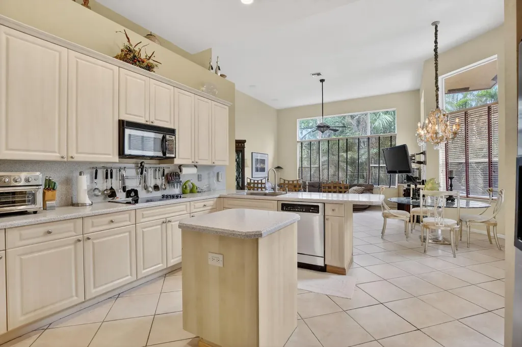 8106 N Savannah Circle Davie FL 33328
