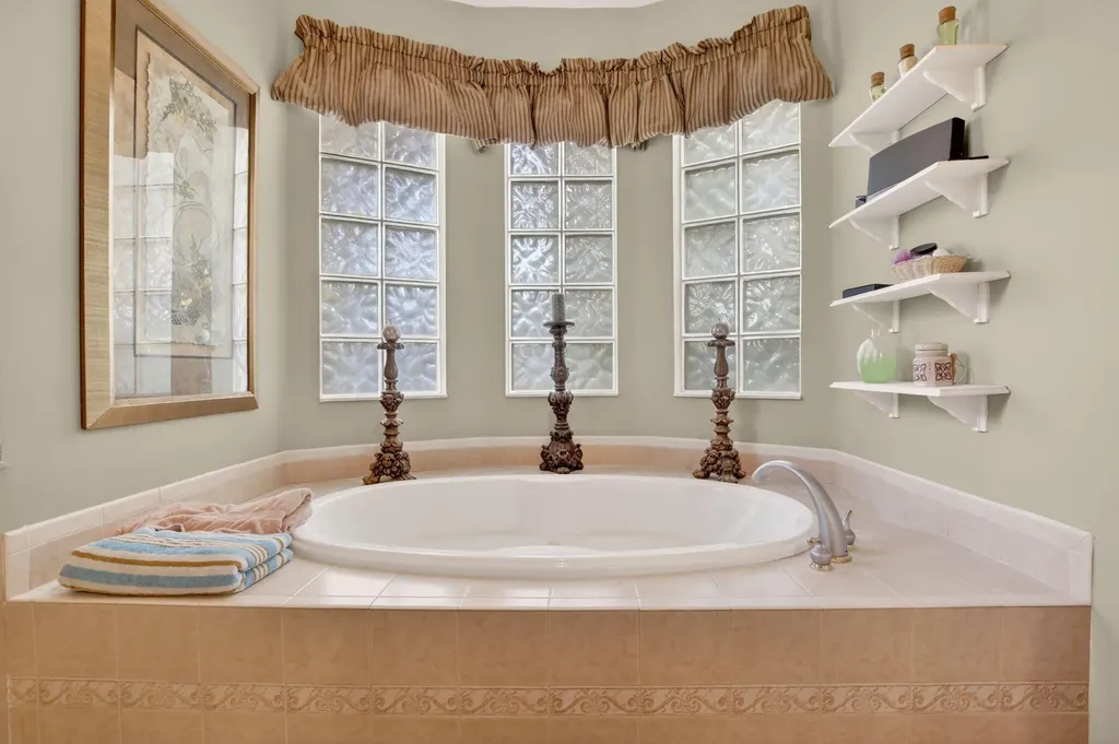 8106 N Savannah Circle Davie FL 33328