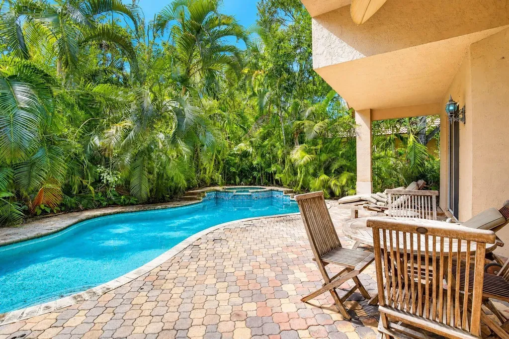 8106 N Savannah Circle Davie FL 33328