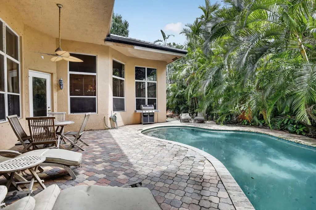 8106 N Savannah Circle Davie FL 33328
