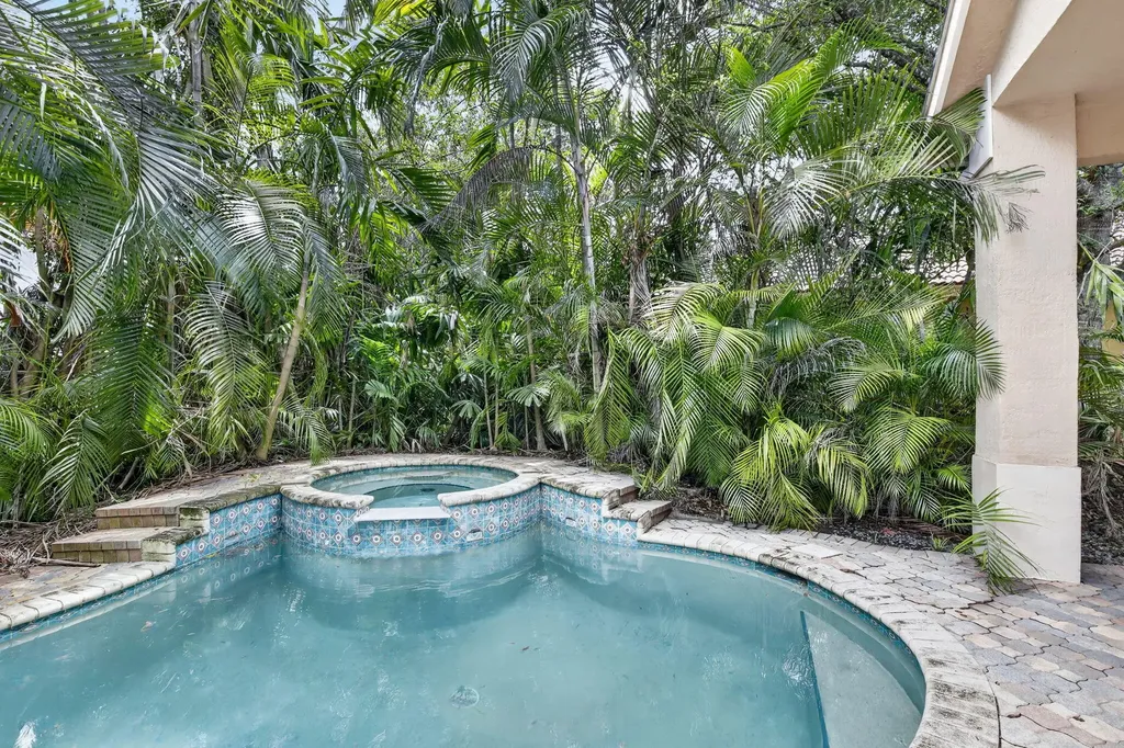 8106 N Savannah Circle Davie FL 33328