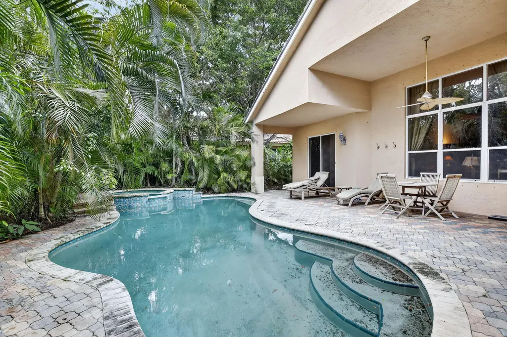 8106 N Savannah Circle Davie FL 33328