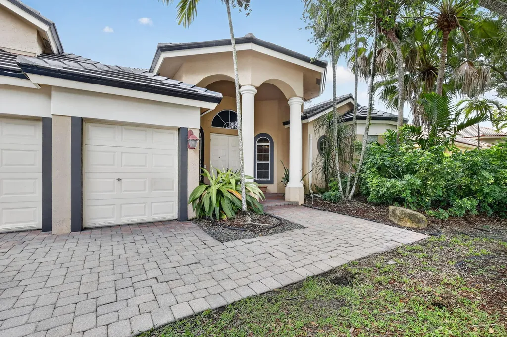 8106 N Savannah Circle Davie FL 33328