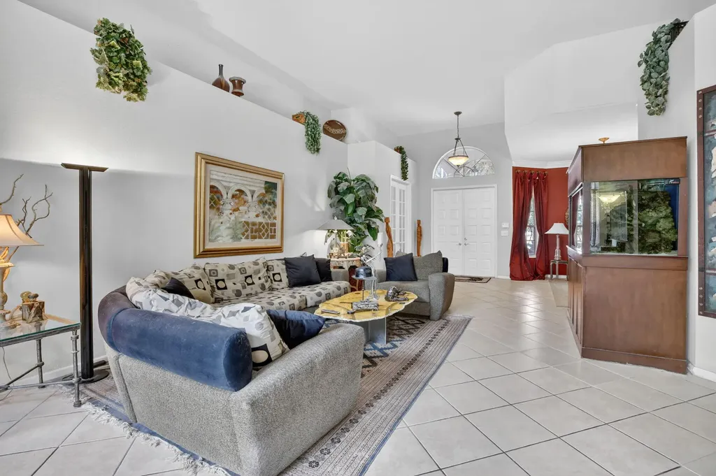 8106 N Savannah Circle Davie FL 33328