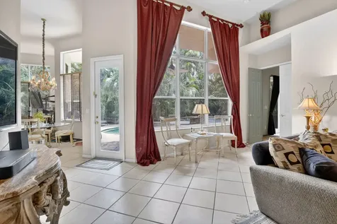 8106 N Savannah Circle Davie FL 33328