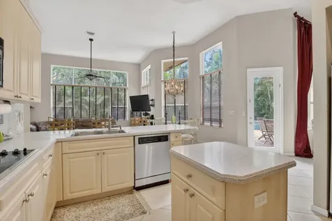 8106 N Savannah Circle Davie FL 33328