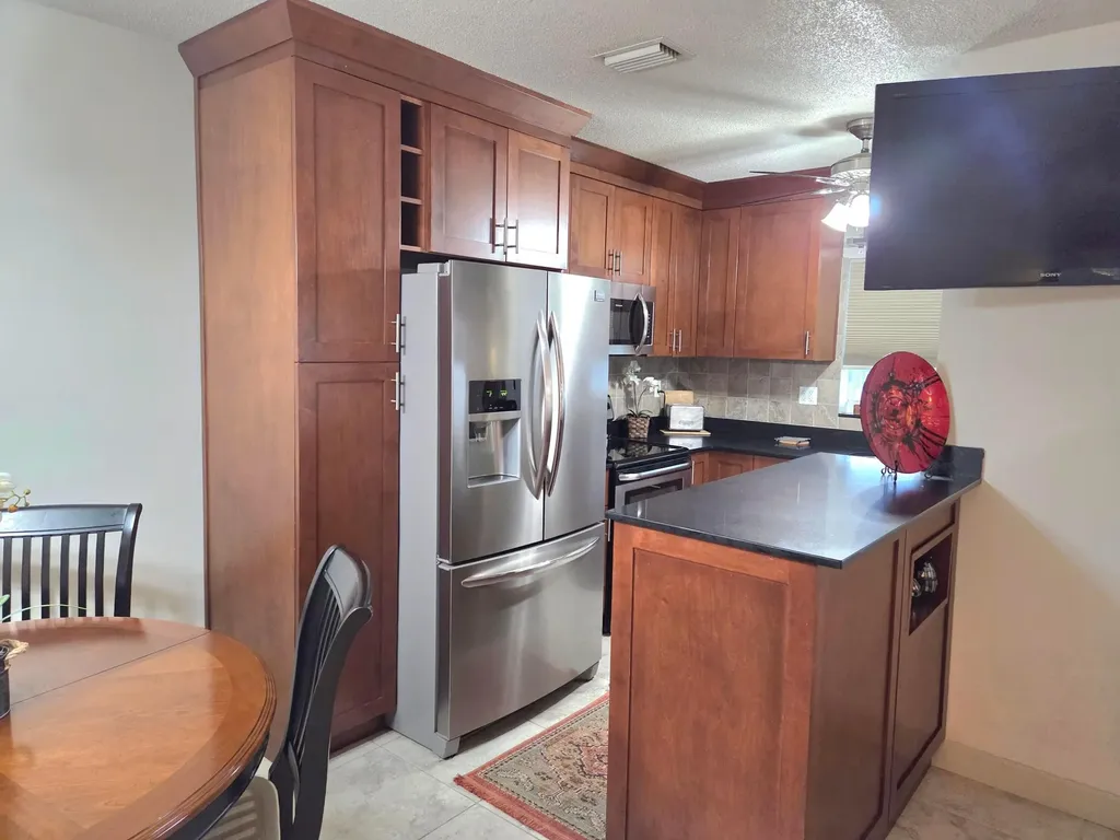 2100 NE 38th Street NE Lighthouse Point FL 33064