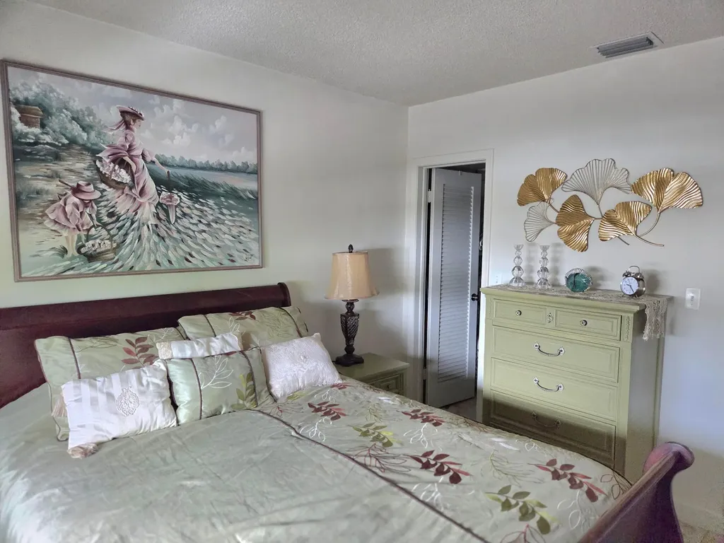 2100 NE 38th Street NE Lighthouse Point FL 33064