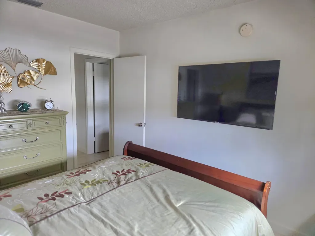 2100 NE 38th Street NE Lighthouse Point FL 33064