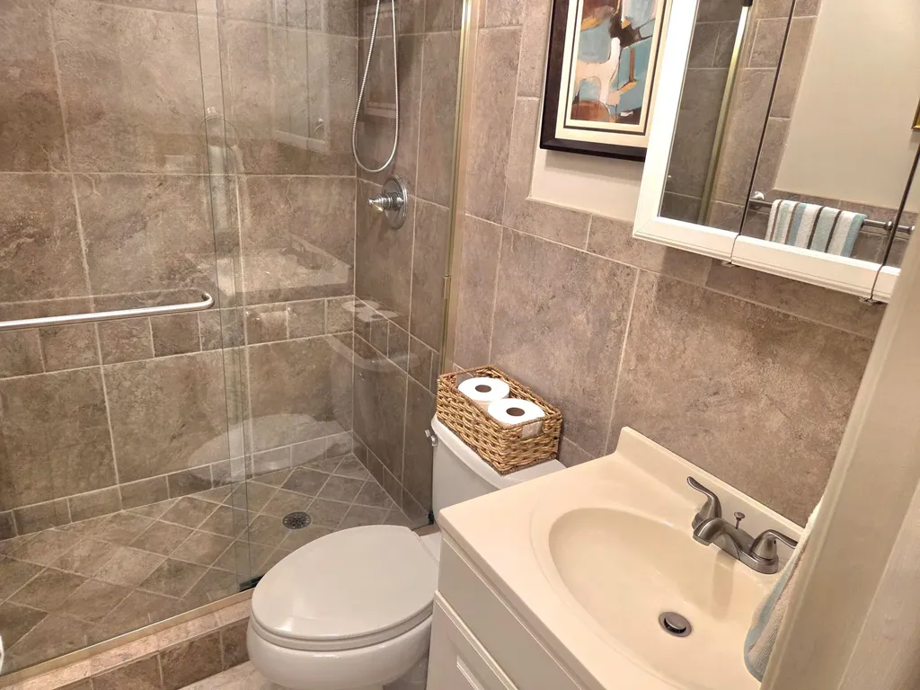 2100 NE 38th Street NE Lighthouse Point FL 33064