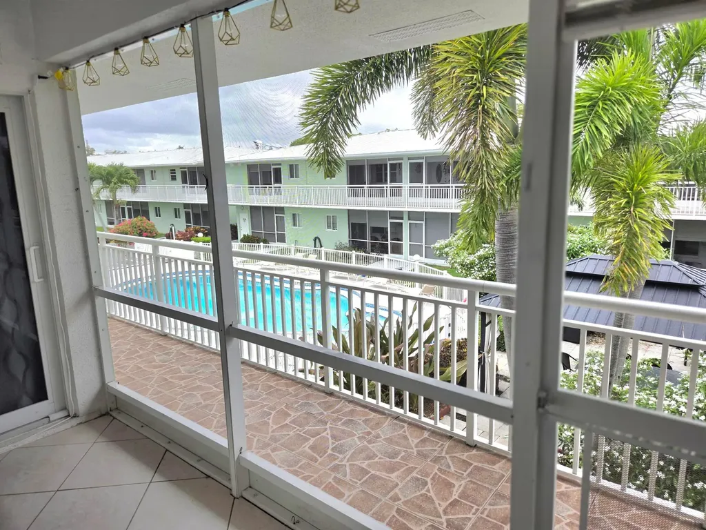 2100 NE 38th Street NE Lighthouse Point FL 33064