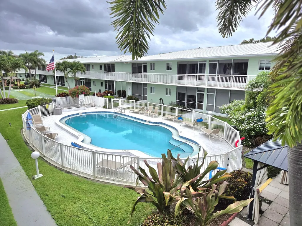 2100 NE 38th Street NE Lighthouse Point FL 33064