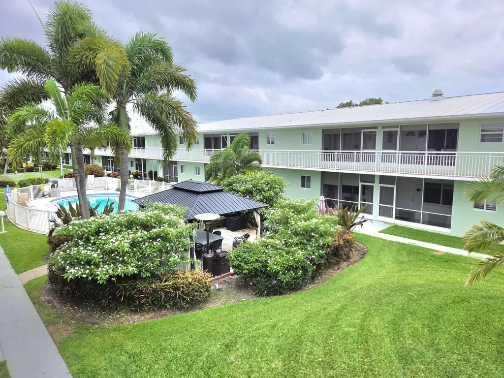 2100 NE 38th Street NE Lighthouse Point FL 33064
