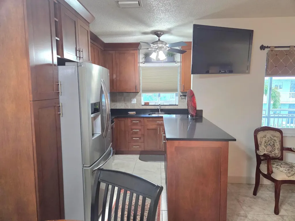 2100 NE 38th Street NE Lighthouse Point FL 33064