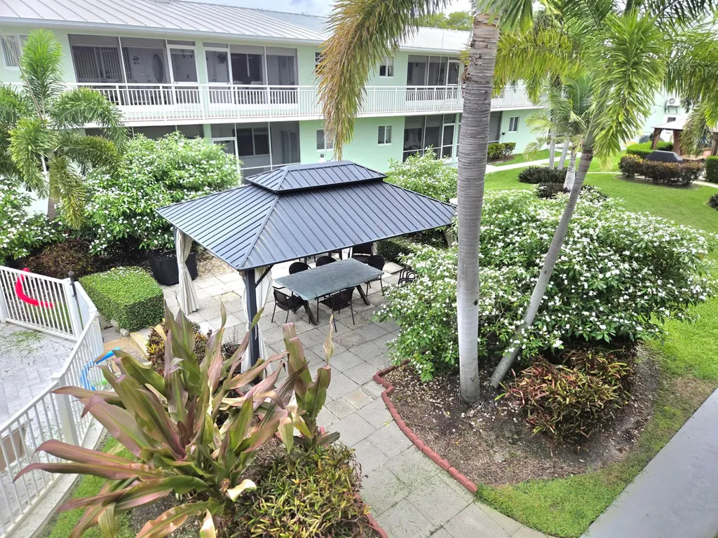 2100 NE 38th Street NE Lighthouse Point FL 33064