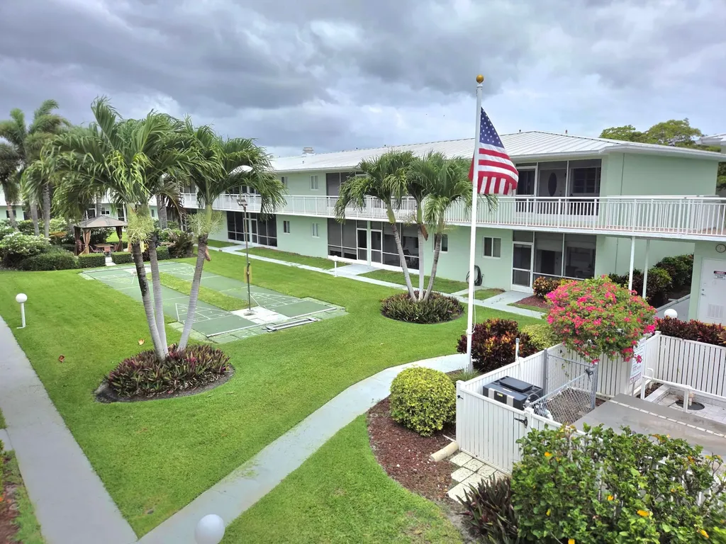 2100 NE 38th Street NE Lighthouse Point FL 33064