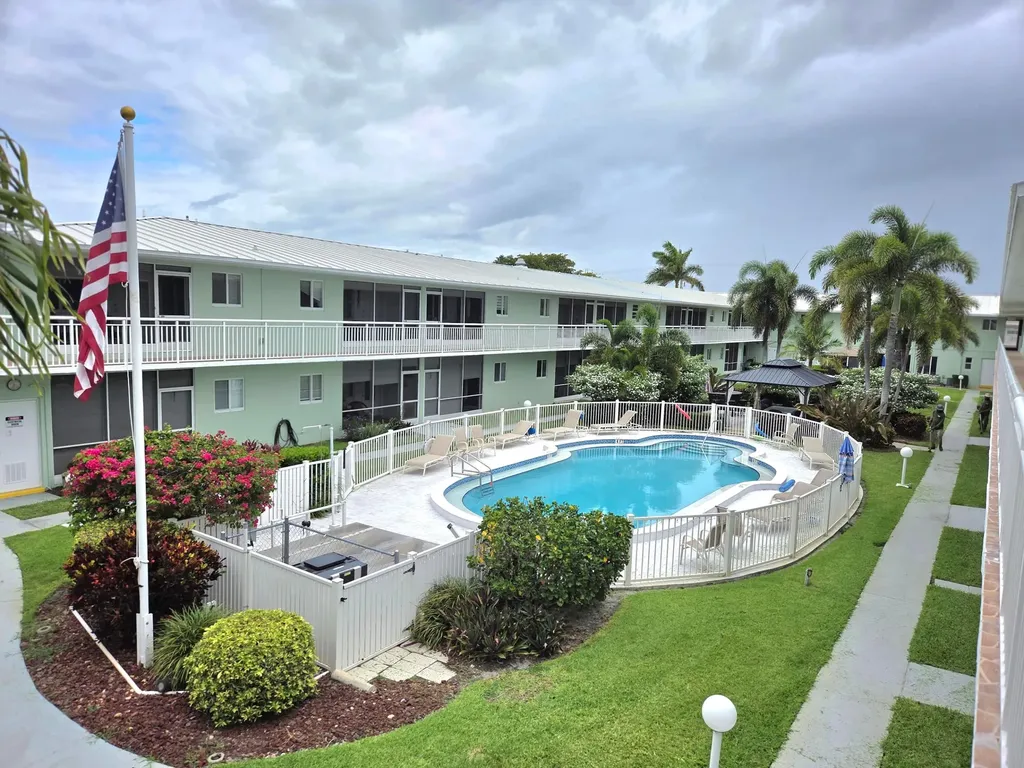 2100 NE 38th Street NE Lighthouse Point FL 33064