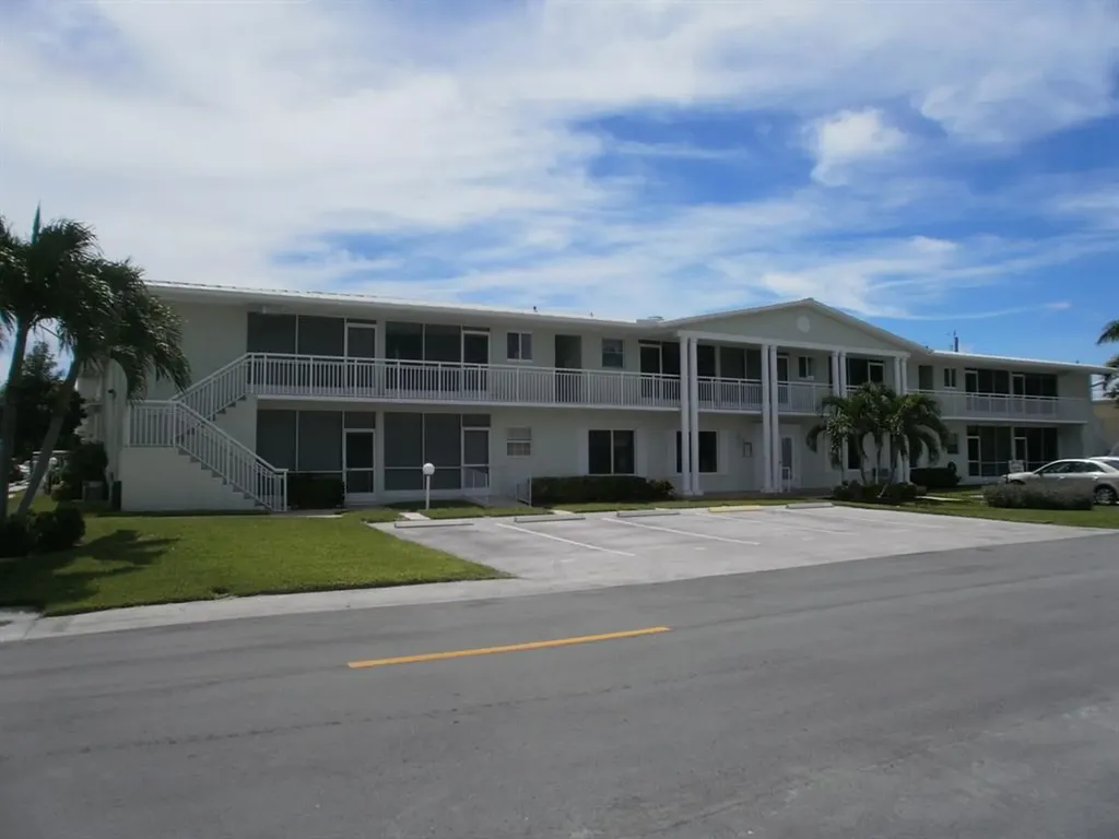 2100 NE 38th Street NE Lighthouse Point FL 33064