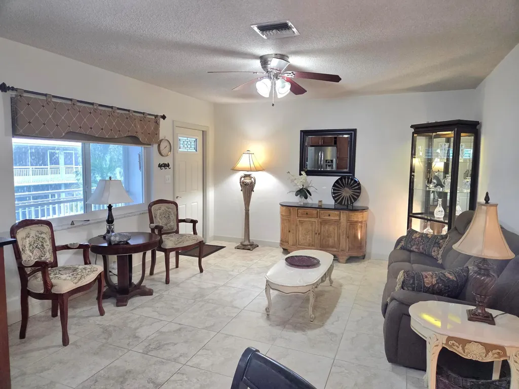2100 NE 38th Street NE Lighthouse Point FL 33064