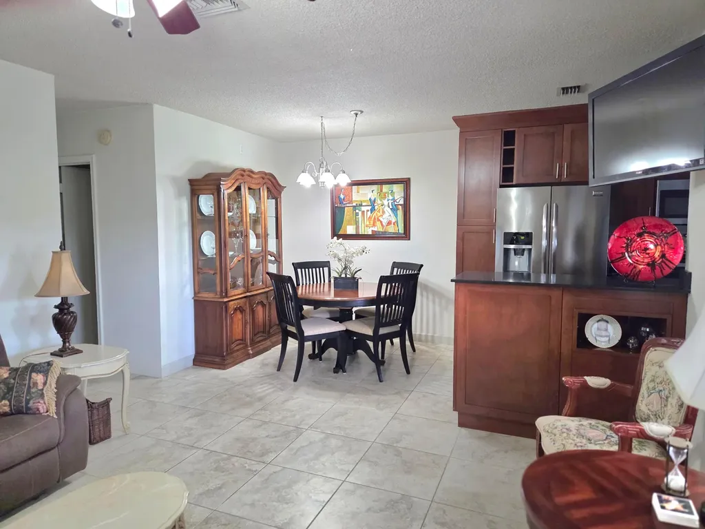 2100 NE 38th Street NE Lighthouse Point FL 33064