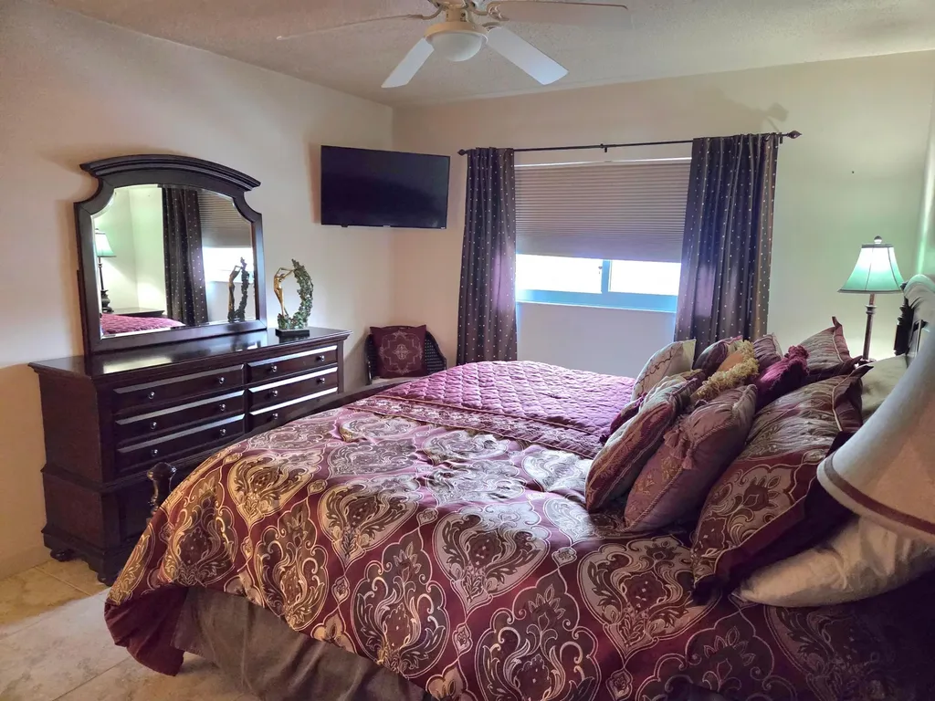 2100 NE 38th Street NE Lighthouse Point FL 33064