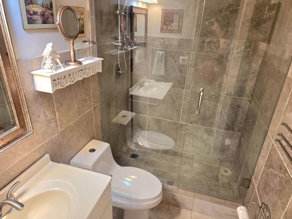 2100 NE 38th Street NE Lighthouse Point FL 33064