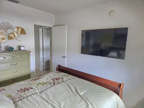 2100 NE 38th Street NE Lighthouse Point FL 33064