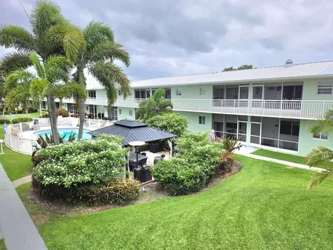2100 NE 38th Street NE Lighthouse Point FL 33064